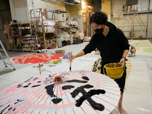 歌舞伎座「尾上右近が描く番傘チャリティー企画」特別展示開催のお知らせ